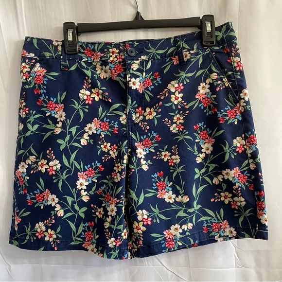 St. John's Bay Bermuda Shorts Blue Floral Tailored Fit Size 12 Summer Beach - Picture 1 of 3